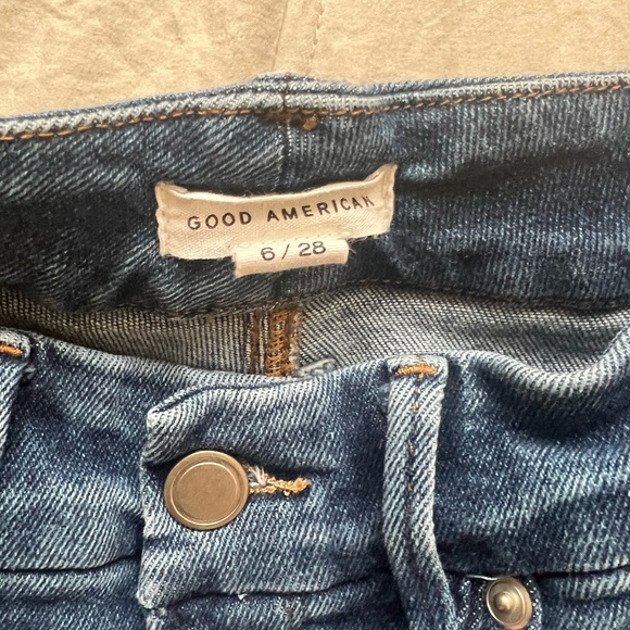 Good American GOOD LEGS STRAIGHT JEANS - Picture 4 of 4